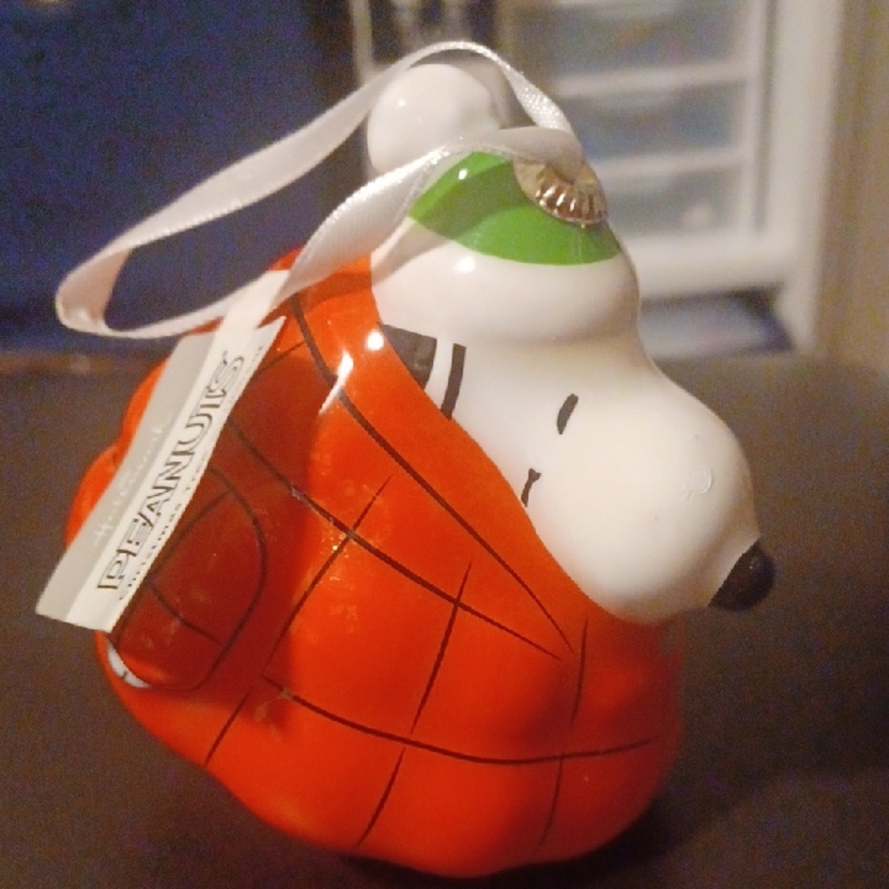 Peanuts Snoopy  Ornament NWT